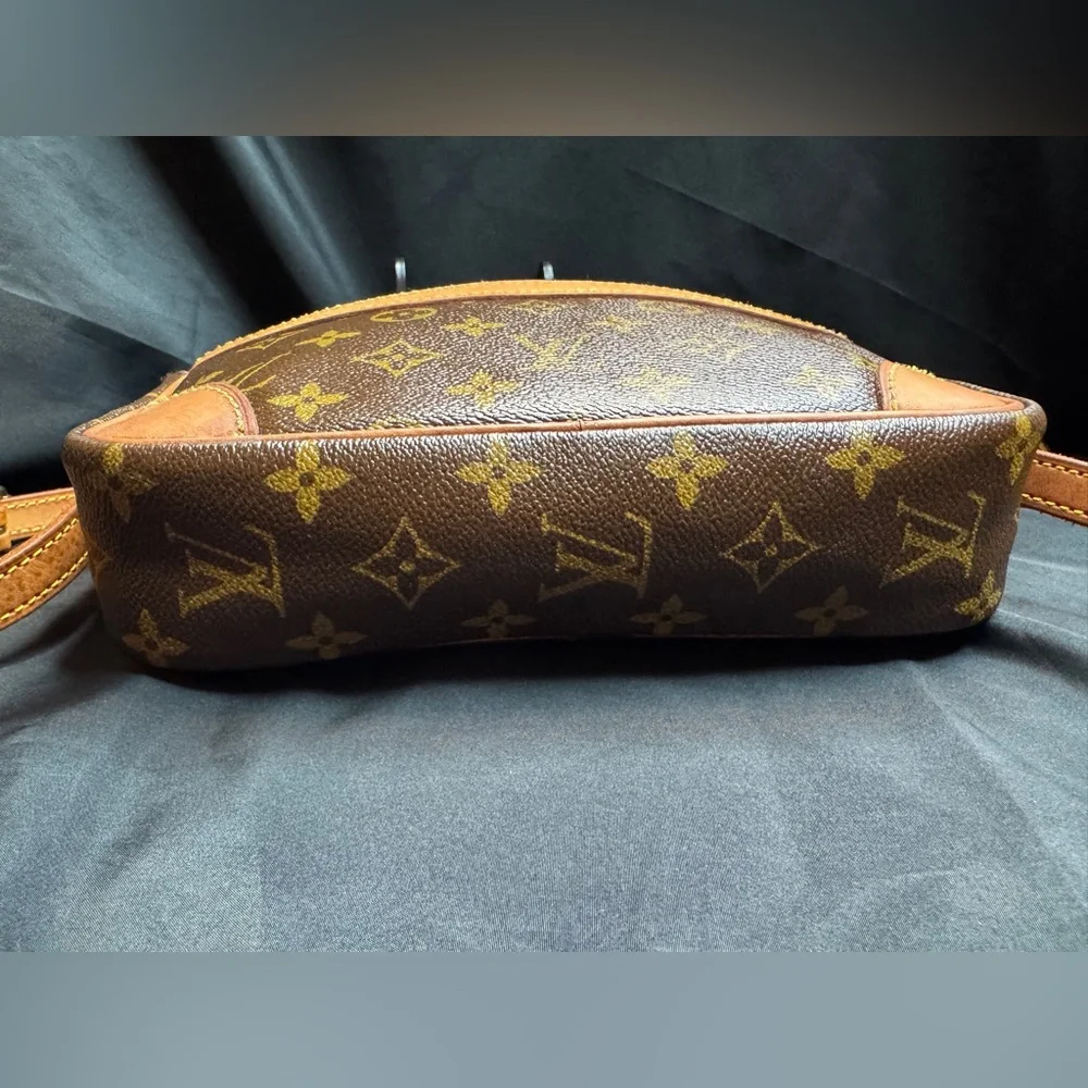 ‼️ SALE ‼️ Louis Vuitton LV Trocadero 23 Monogram Bag with COA
